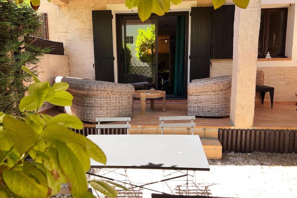 Cocoon'Isle - Jardinet- Jacuzzi L'Isle-sur-la-Sorgue Exterior photo